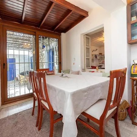 Prázdninový dům Stone House 10 Mins To Bodrum Beach With Central Location Bodrum